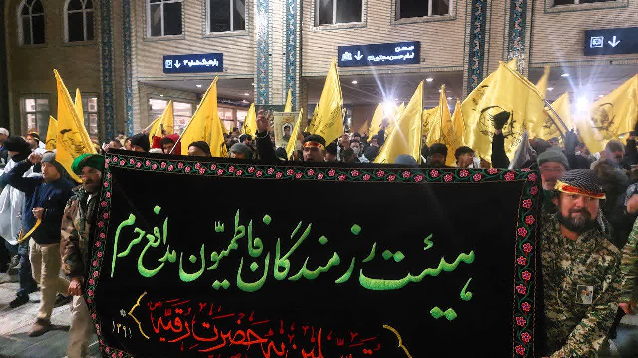 تجمع مهاجران افغانستانی درحرم مطهر رضوی و ابراز همدردی با مردم ایران - گالری تصاویر خبر
