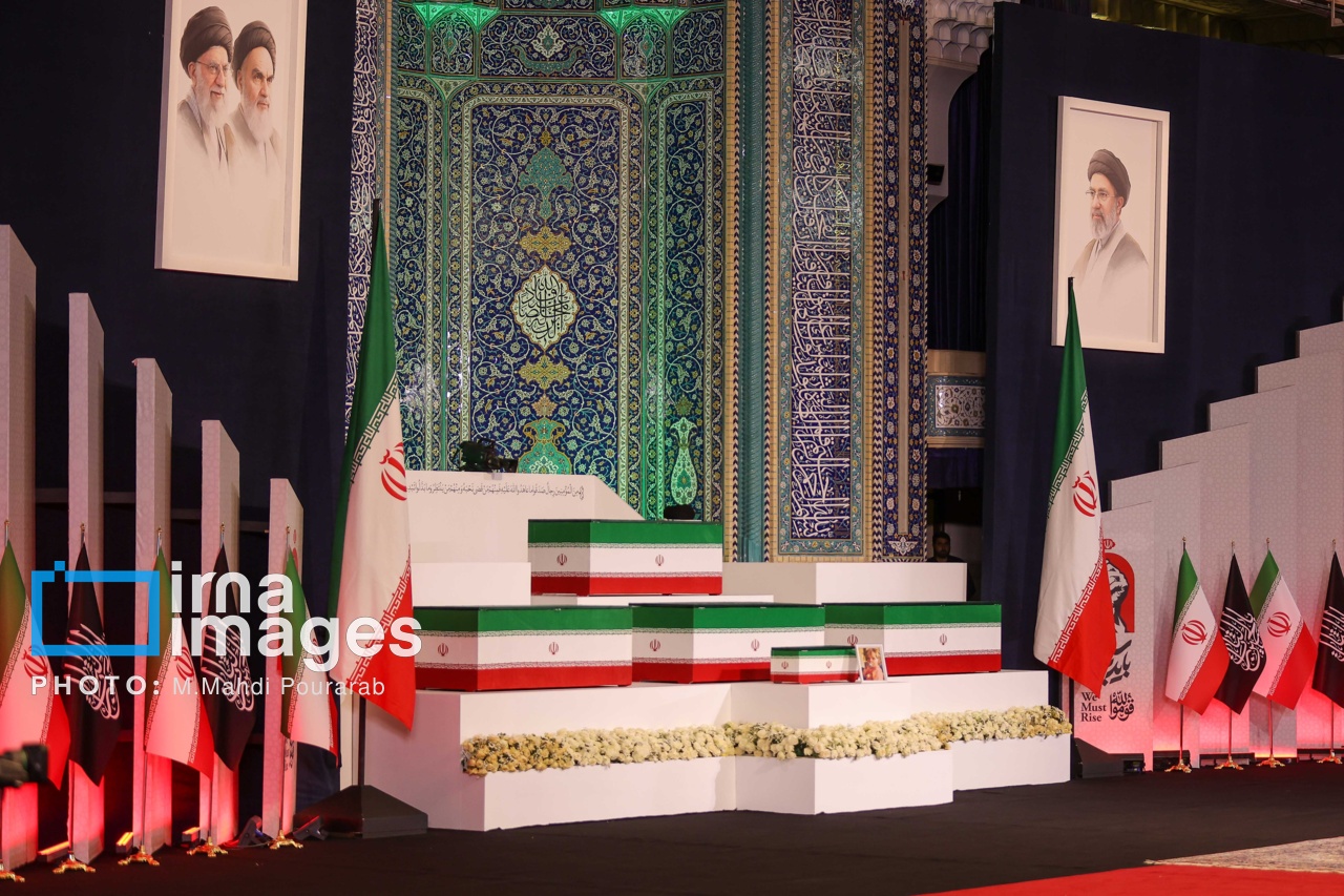 تصاویر آغاز مراسم ادای احترام به رهبر شهید انقلاب در تهران - گالری تصاویر خبر