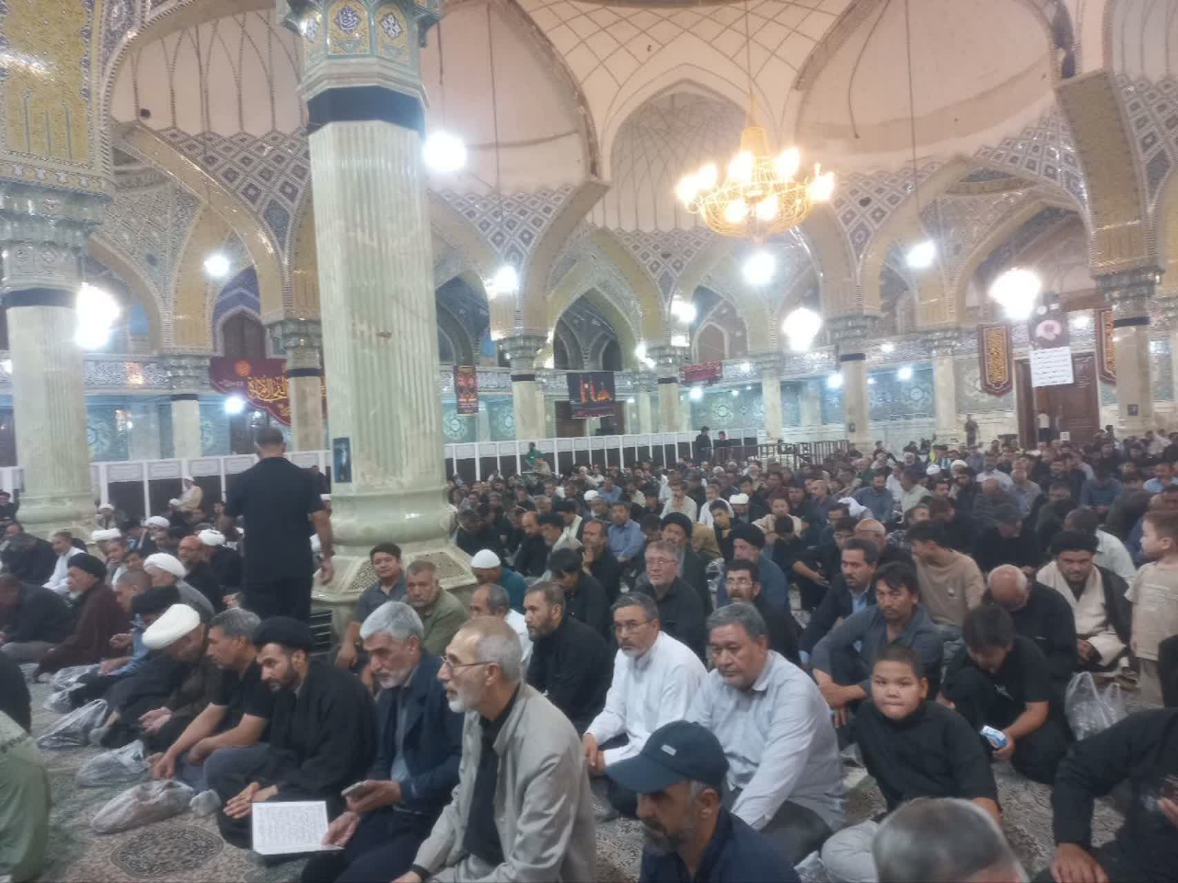 بزرگداشت رهبر شهید انقلاب اسلامی در قم؛ تأکید مهاجران افغانستانی بر وحدت و مقابله با استکبار - گالری تصاویر خبر
