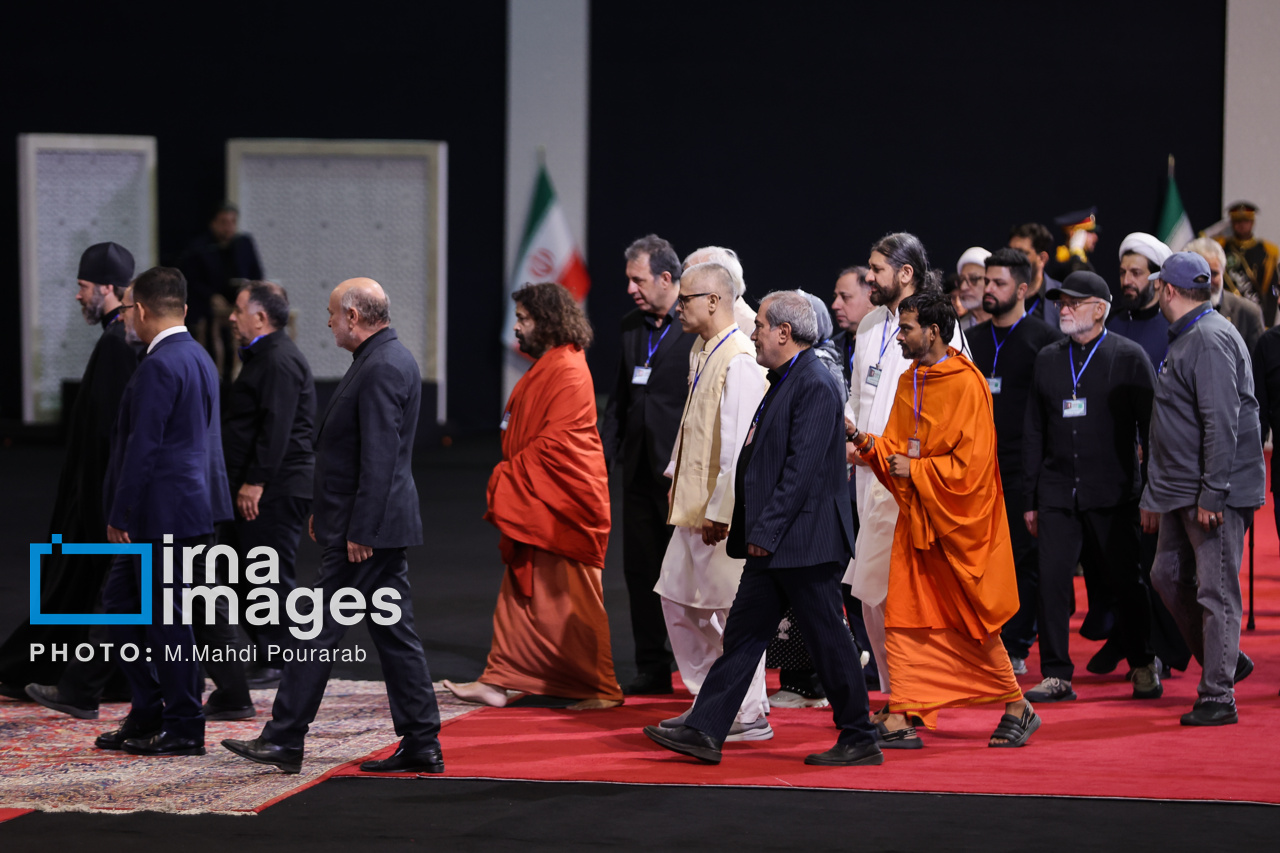 تصاویر آغاز مراسم ادای احترام به رهبر شهید انقلاب در تهران - گالری تصاویر خبر