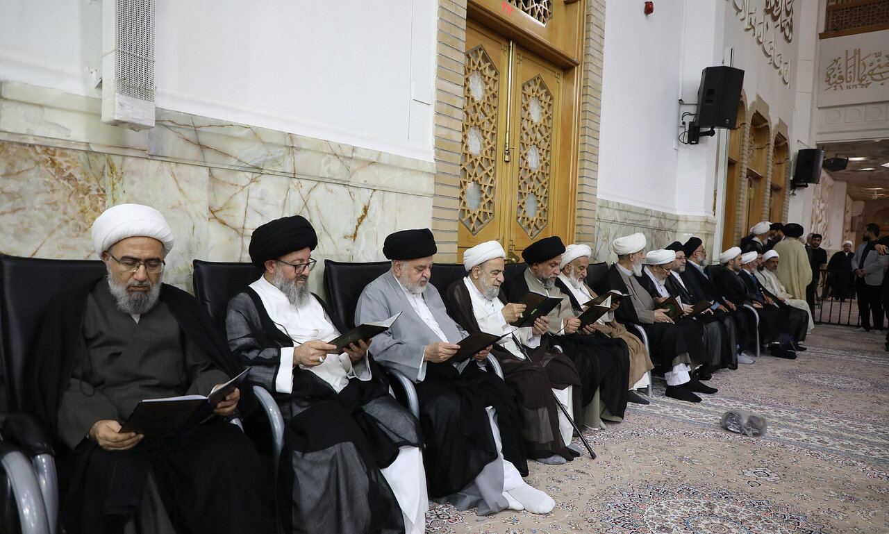 با حضور علما و فضلا؛ مراسم بزرگداشت آیت الله العظمی فیاض از سوی رهبر انقلاب اسلامی در حرم مطهر بانوی کرامت برگزار شد - گالری تصاویر خبر