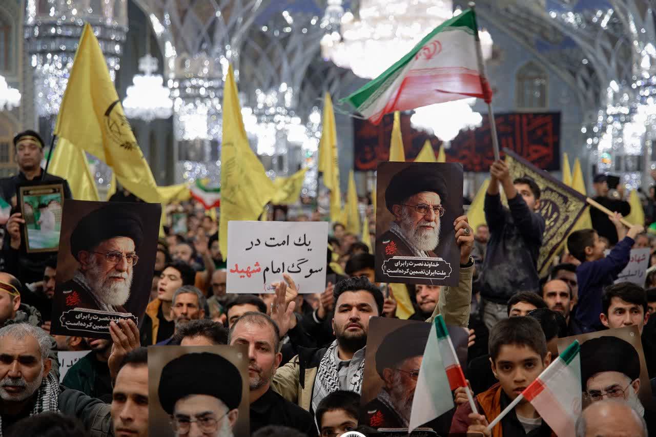 تجمع مهاجران افغانستانی درحرم مطهر رضوی و ابراز همدردی با مردم ایران - گالری تصاویر خبر