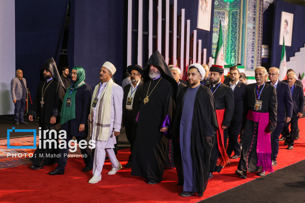 تصاویر آغاز مراسم ادای احترام به رهبر شهید انقلاب در تهران - گالری تصاویر خبر