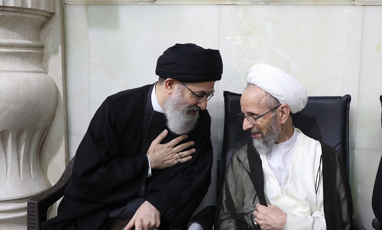 با حضور علما و فضلا؛ مراسم بزرگداشت آیت الله العظمی فیاض از سوی رهبر انقلاب اسلامی در حرم مطهر بانوی کرامت برگزار شد - گالری تصاویر خبر