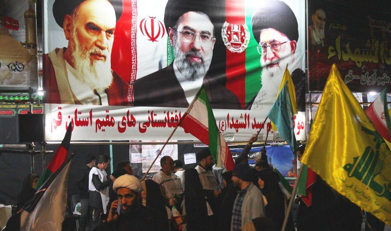 مهاجرین افغانستانی قم در بیش از دو ماه حضور فعال: از روشنگری فرهنگی تا پذیرایی از عاشقان ولایت در موکب ها - گالری تصاویر خبر