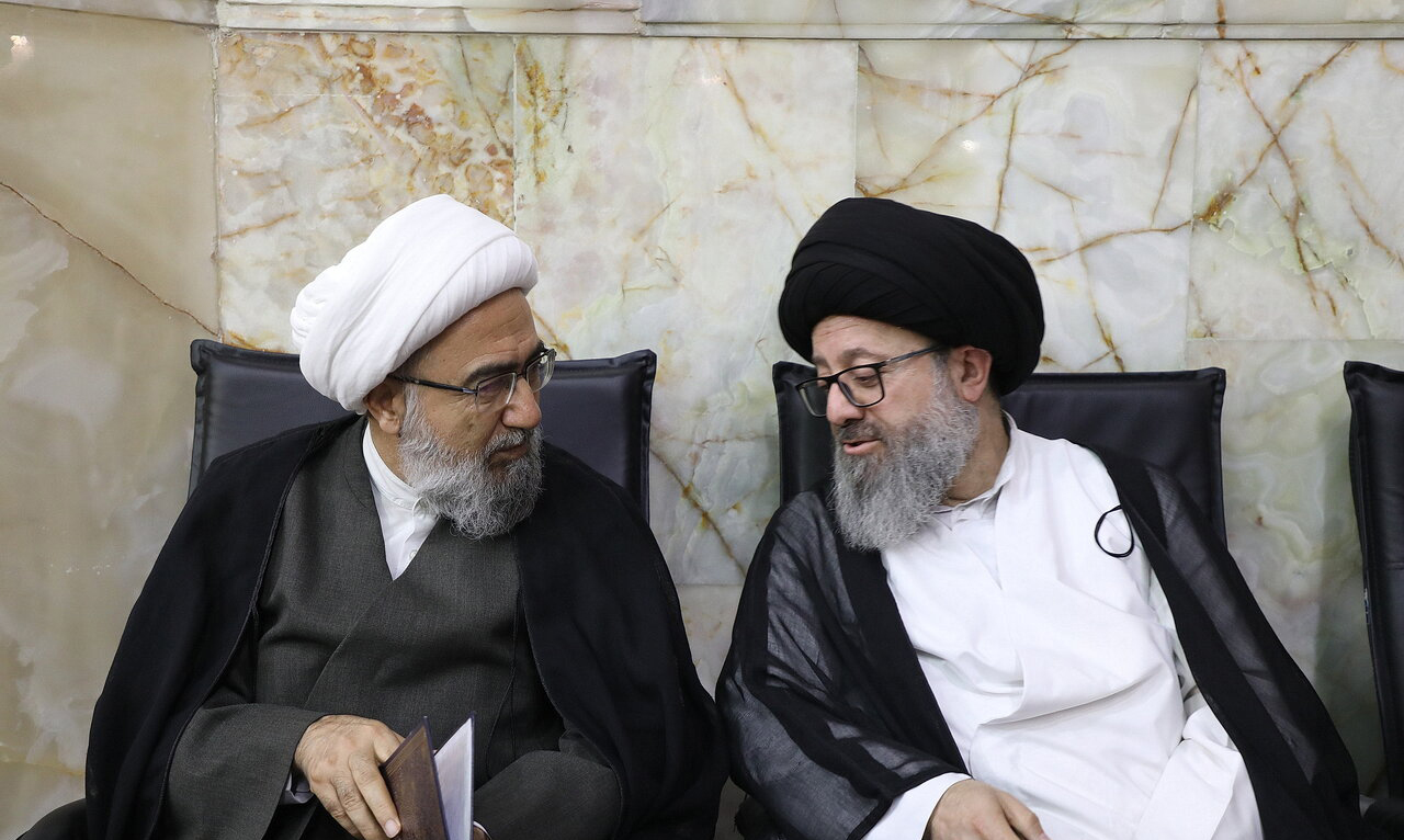 با حضور علما و فضلا؛ مراسم بزرگداشت آیت الله العظمی فیاض از سوی رهبر انقلاب اسلامی در حرم مطهر بانوی کرامت برگزار شد - گالری تصاویر خبر