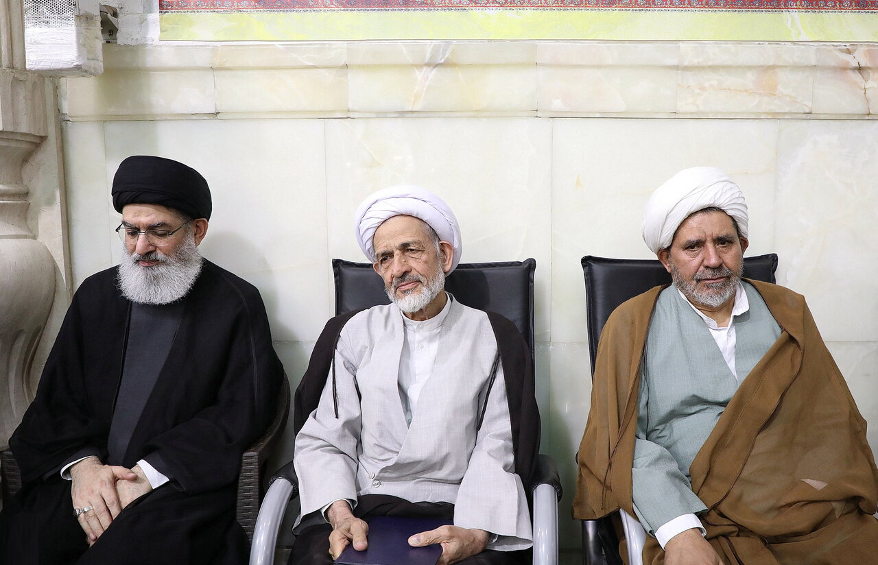 با حضور علما و فضلا؛ مراسم بزرگداشت آیت الله العظمی فیاض از سوی رهبر انقلاب اسلامی در حرم مطهر بانوی کرامت برگزار شد - گالری تصاویر خبر