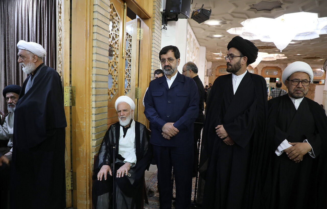 با حضور علما و فضلا؛ مراسم بزرگداشت آیت الله العظمی فیاض از سوی رهبر انقلاب اسلامی در حرم مطهر بانوی کرامت برگزار شد - گالری تصاویر خبر