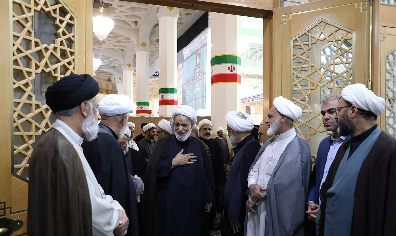 با حضور علما و فضلا؛ مراسم بزرگداشت آیت الله العظمی فیاض از سوی رهبر انقلاب اسلامی در حرم مطهر بانوی کرامت برگزار شد - گالری تصاویر خبر