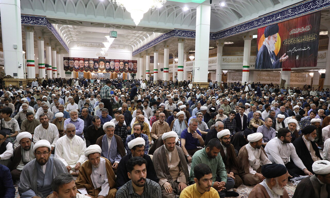 با حضور علما و فضلا؛ مراسم بزرگداشت آیت الله العظمی فیاض از سوی رهبر انقلاب اسلامی در حرم مطهر بانوی کرامت برگزار شد - گالری تصاویر خبر
