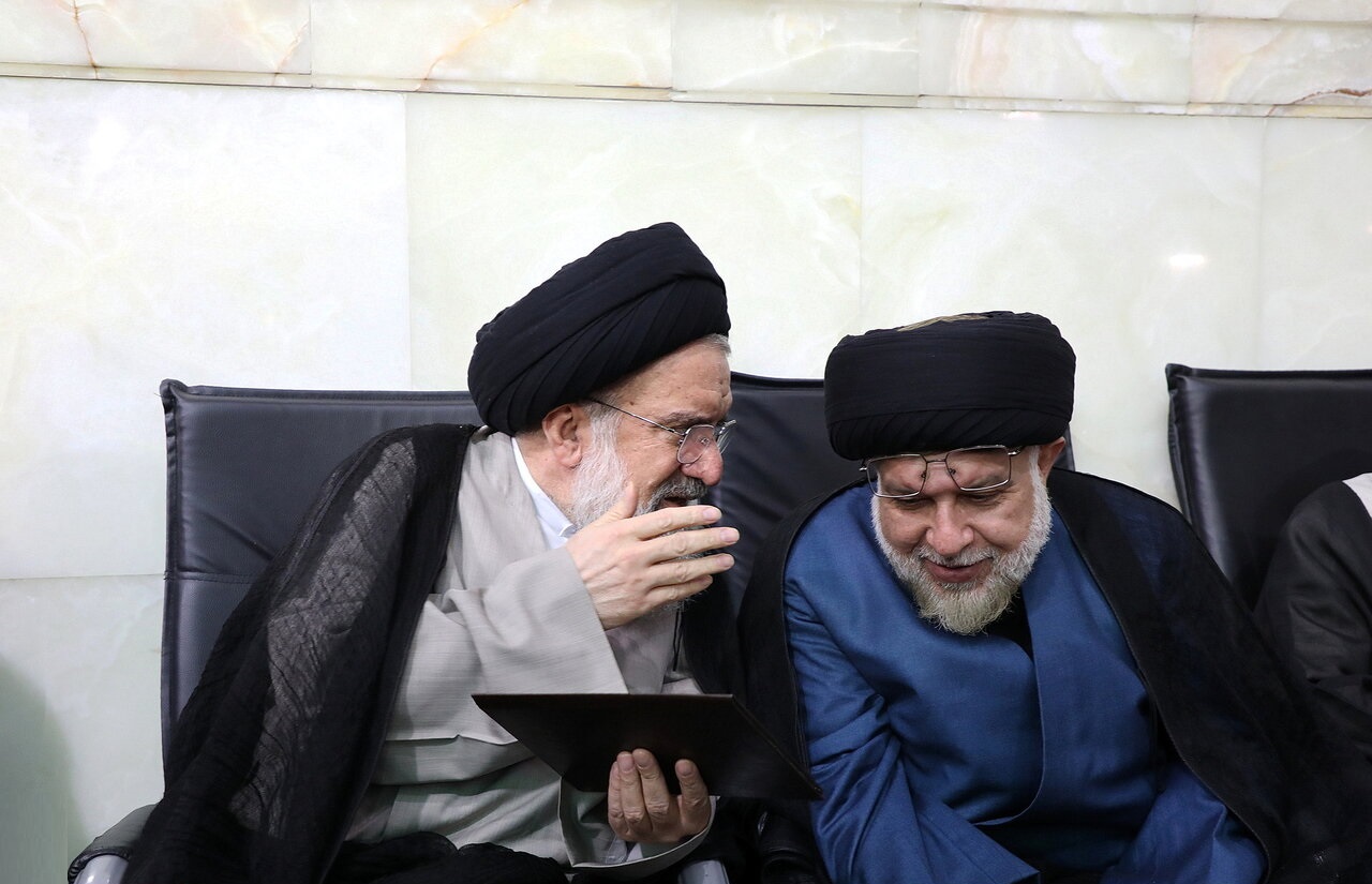 با حضور علما و فضلا؛ مراسم بزرگداشت آیت الله العظمی فیاض از سوی رهبر انقلاب اسلامی در حرم مطهر بانوی کرامت برگزار شد - گالری تصاویر خبر
