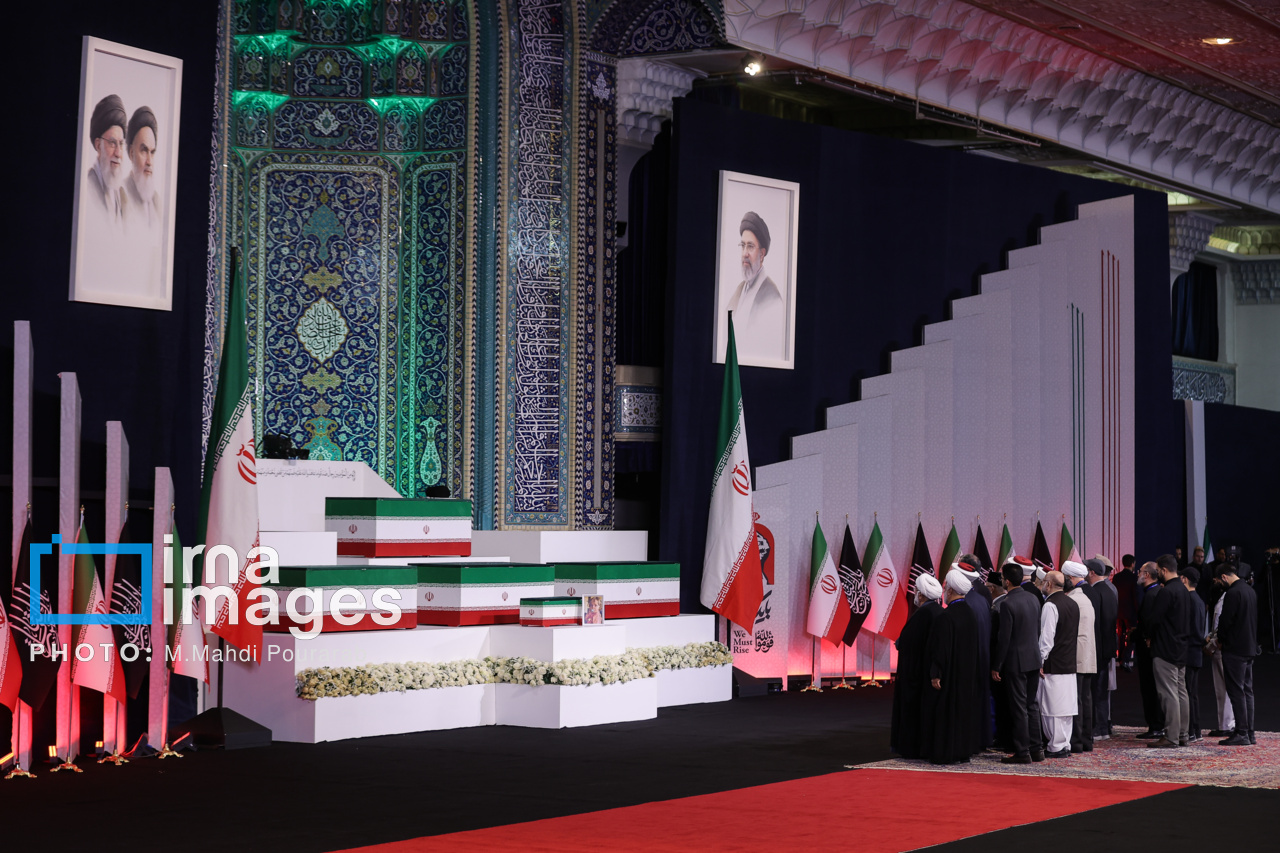 تصاویر آغاز مراسم ادای احترام به رهبر شهید انقلاب در تهران - گالری تصاویر خبر