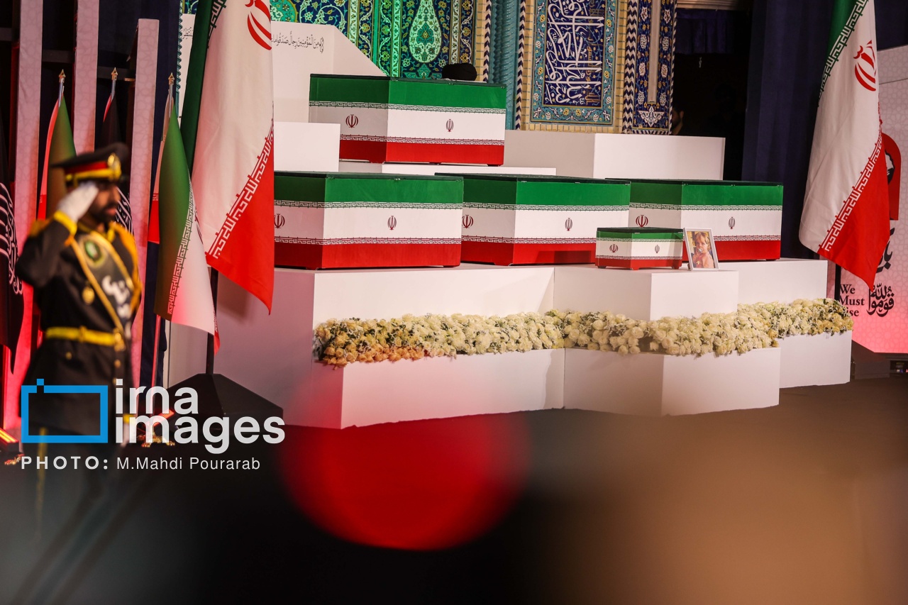 تصاویر آغاز مراسم ادای احترام به رهبر شهید انقلاب در تهران - گالری تصاویر خبر
