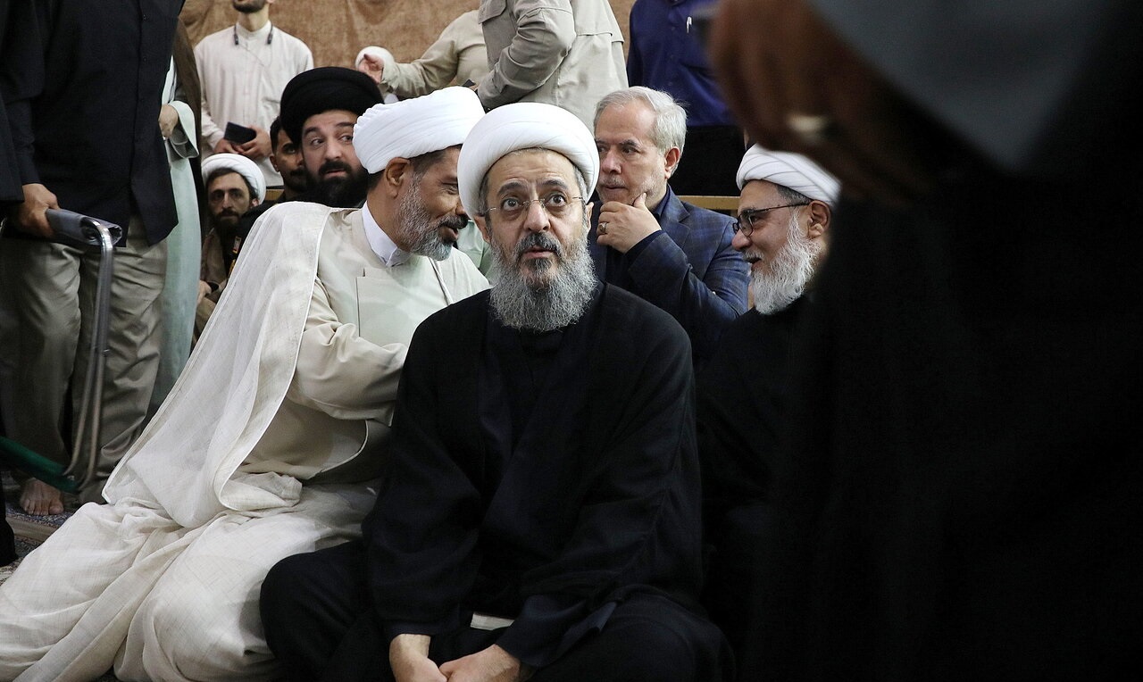 با حضور علما و فضلا؛ مراسم بزرگداشت آیت الله العظمی فیاض از سوی رهبر انقلاب اسلامی در حرم مطهر بانوی کرامت برگزار شد - گالری تصاویر خبر