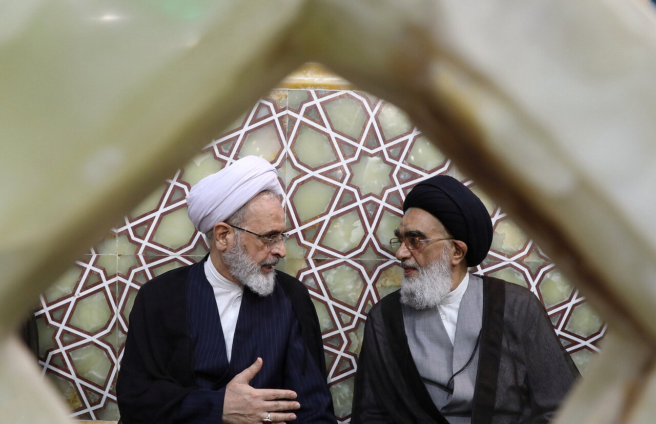 با حضور علما و فضلا؛ مراسم بزرگداشت آیت الله العظمی فیاض از سوی رهبر انقلاب اسلامی در حرم مطهر بانوی کرامت برگزار شد - گالری تصاویر خبر