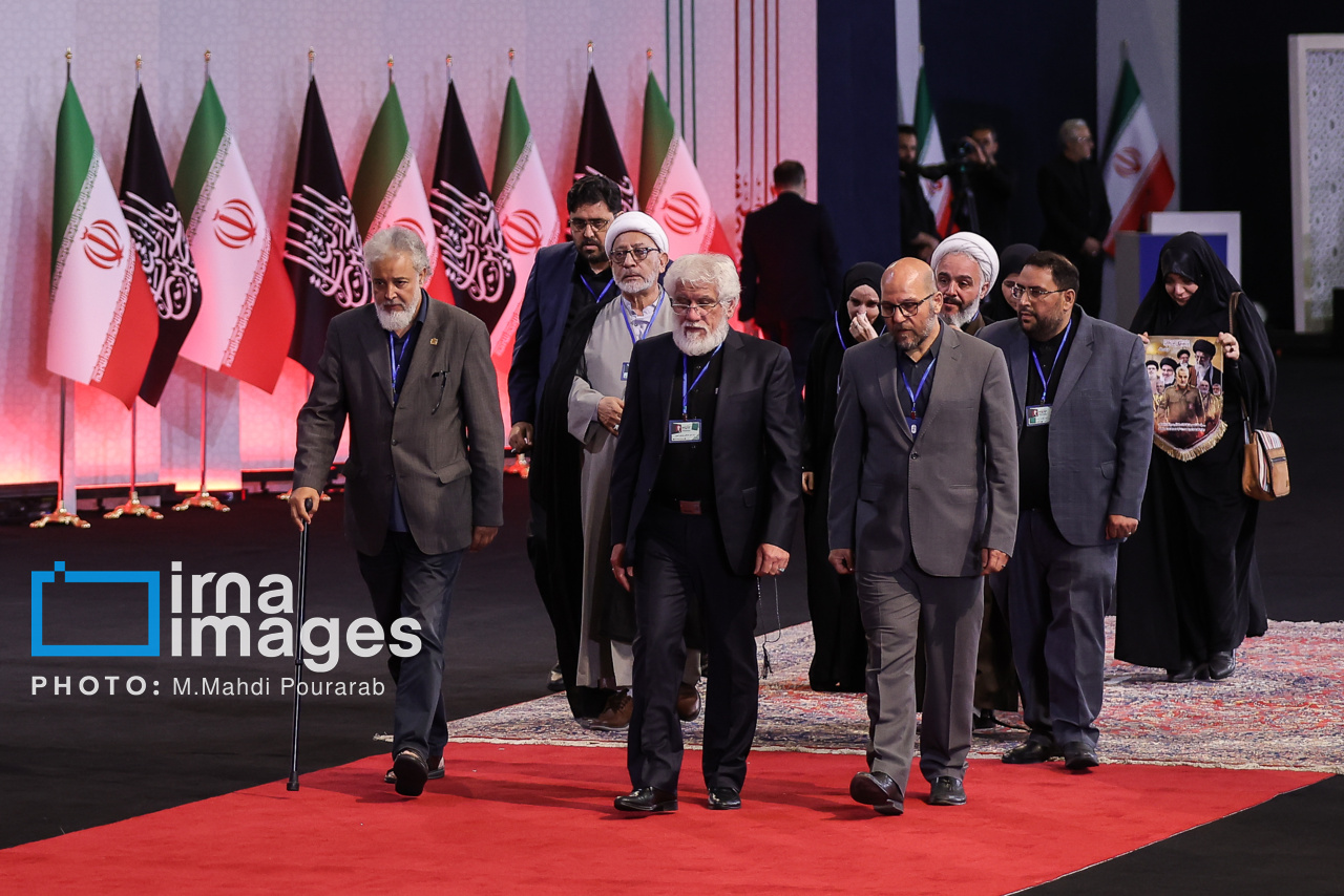 تصاویر آغاز مراسم ادای احترام به رهبر شهید انقلاب در تهران - گالری تصاویر خبر
