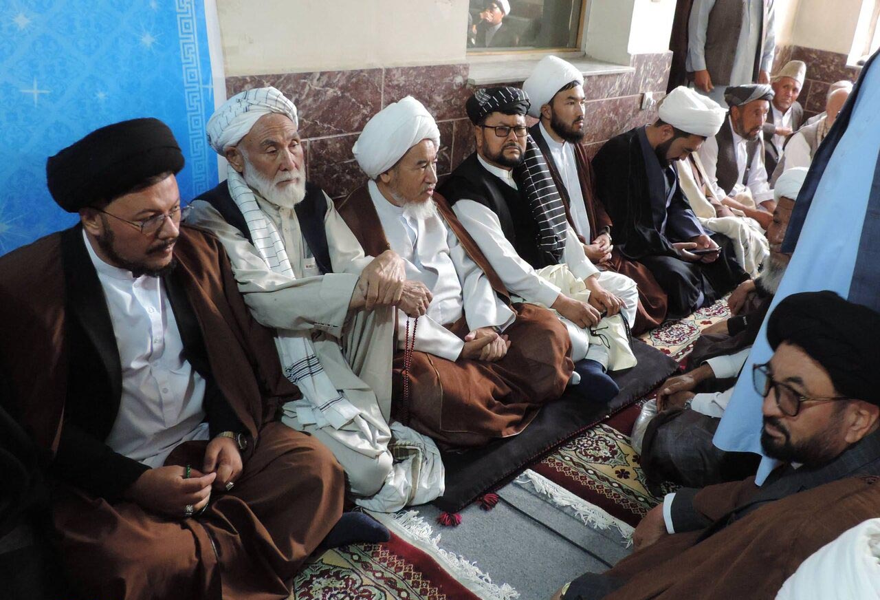آیت الله واعظ زاده بهسودی: مشکلات شیعیان را از راه گفت وگو با مقام ها پی گیری می کنم  - گالری تصاویر خبر