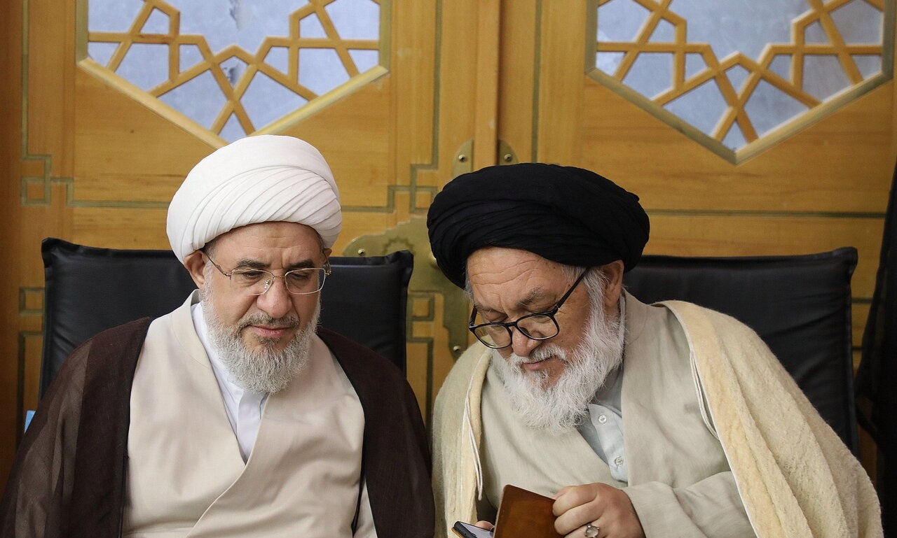 با حضور علما و فضلا؛ مراسم بزرگداشت آیت الله العظمی فیاض از سوی رهبر انقلاب اسلامی در حرم مطهر بانوی کرامت برگزار شد - گالری تصاویر خبر