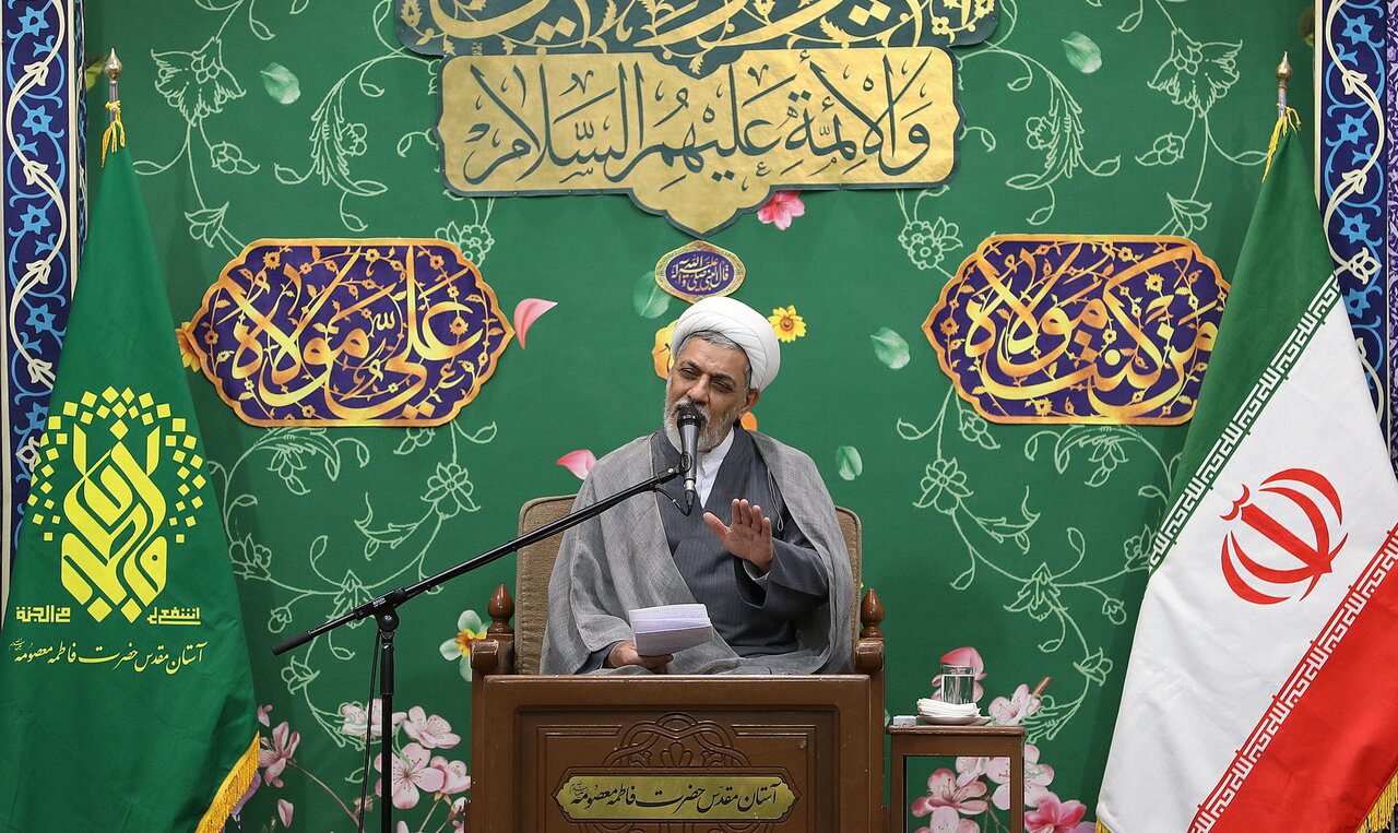 با حضور علما و فضلا؛ مراسم بزرگداشت آیت الله العظمی فیاض از سوی رهبر انقلاب اسلامی در حرم مطهر بانوی کرامت برگزار شد - گالری تصاویر خبر