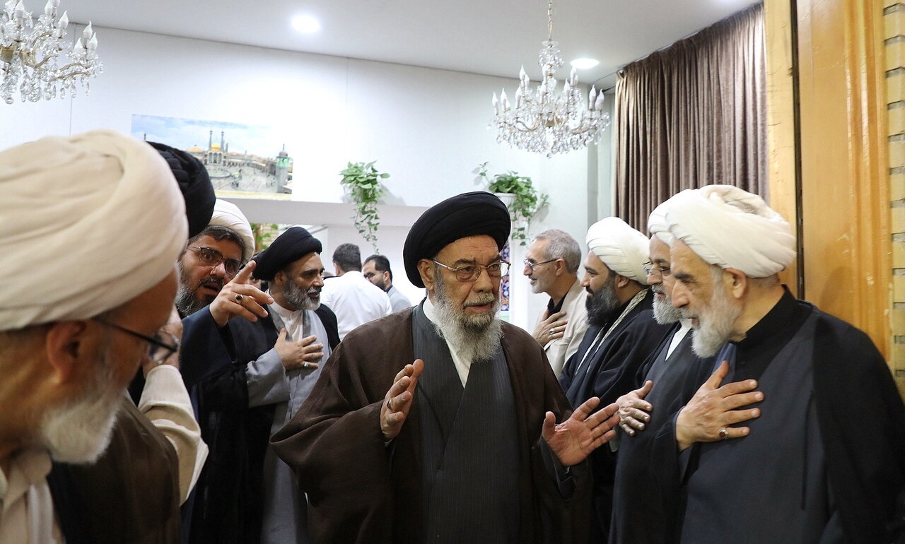 با حضور علما و فضلا؛ مراسم بزرگداشت آیت الله العظمی فیاض از سوی رهبر انقلاب اسلامی در حرم مطهر بانوی کرامت برگزار شد - گالری تصاویر خبر