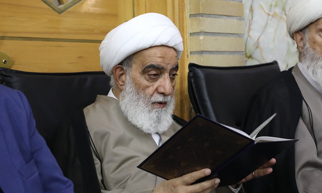 با حضور علما و فضلا؛ مراسم بزرگداشت آیت الله العظمی فیاض از سوی رهبر انقلاب اسلامی در حرم مطهر بانوی کرامت برگزار شد - گالری تصاویر خبر