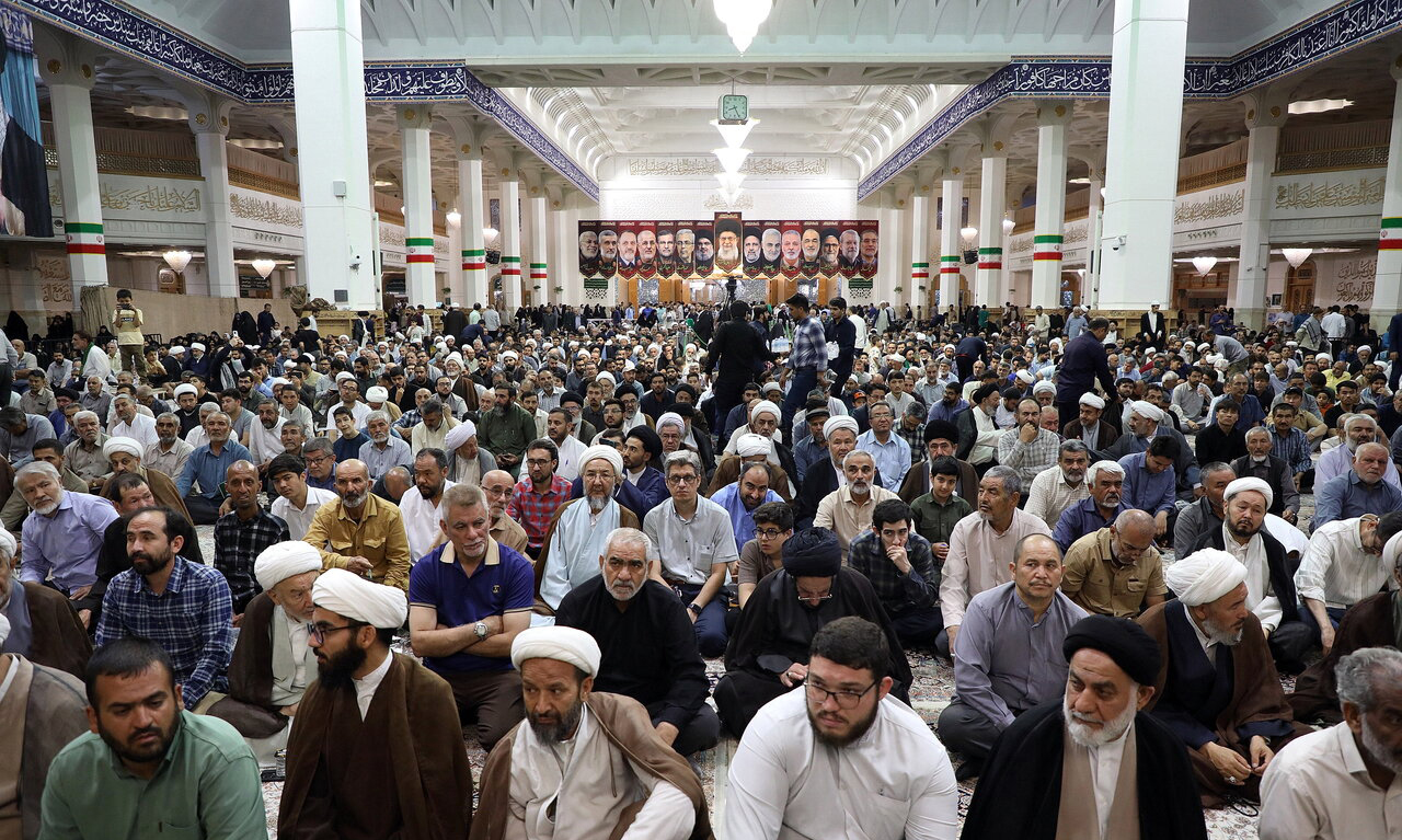 با حضور علما و فضلا؛ مراسم بزرگداشت آیت الله العظمی فیاض از سوی رهبر انقلاب اسلامی در حرم مطهر بانوی کرامت برگزار شد - گالری تصاویر خبر