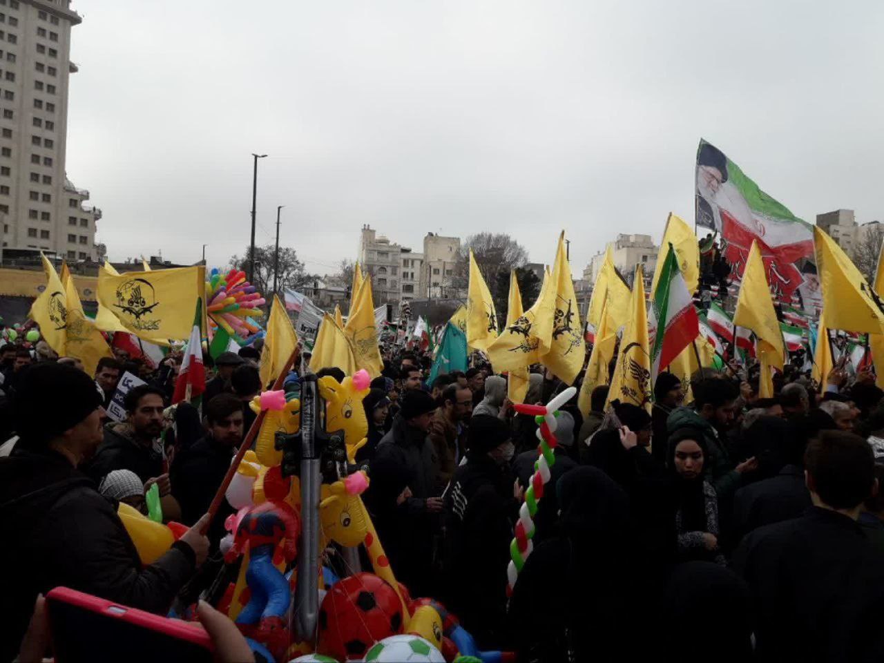 حضور گسترده مهاجرین افغانستانی مقیم ایران در راهپیمایی 22 دلو - گالری تصاویر خبر