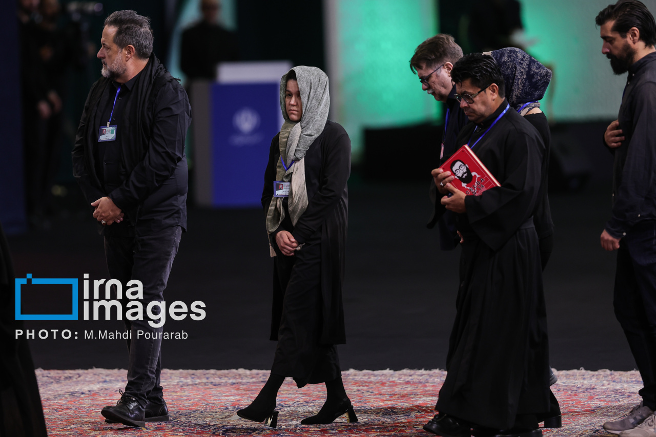 تصاویر آغاز مراسم ادای احترام به رهبر شهید انقلاب در تهران - گالری تصاویر خبر