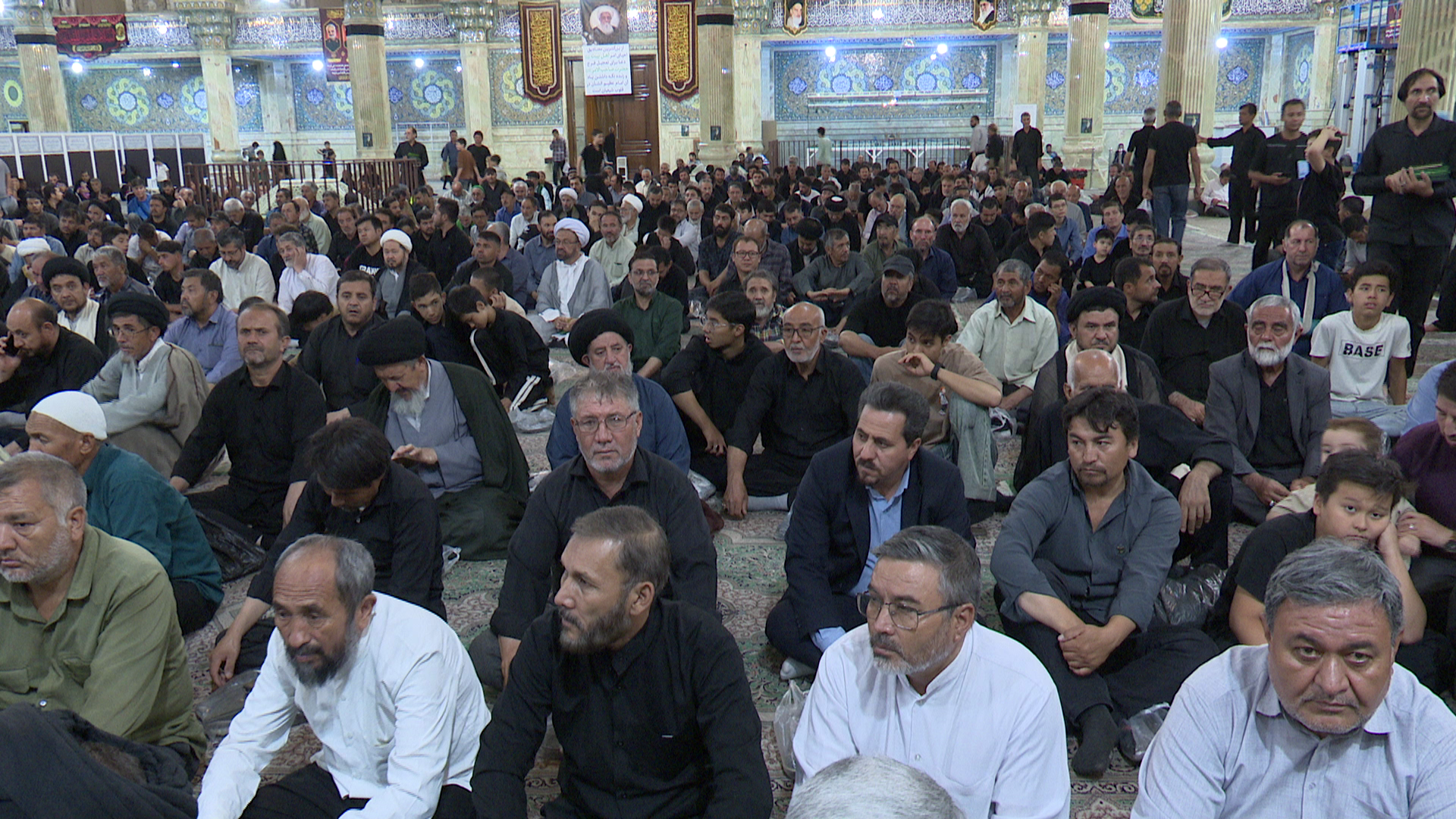 بزرگداشت رهبر شهید انقلاب اسلامی در قم؛ تأکید مهاجران افغانستانی بر وحدت و مقابله با استکبار - گالری تصاویر خبر