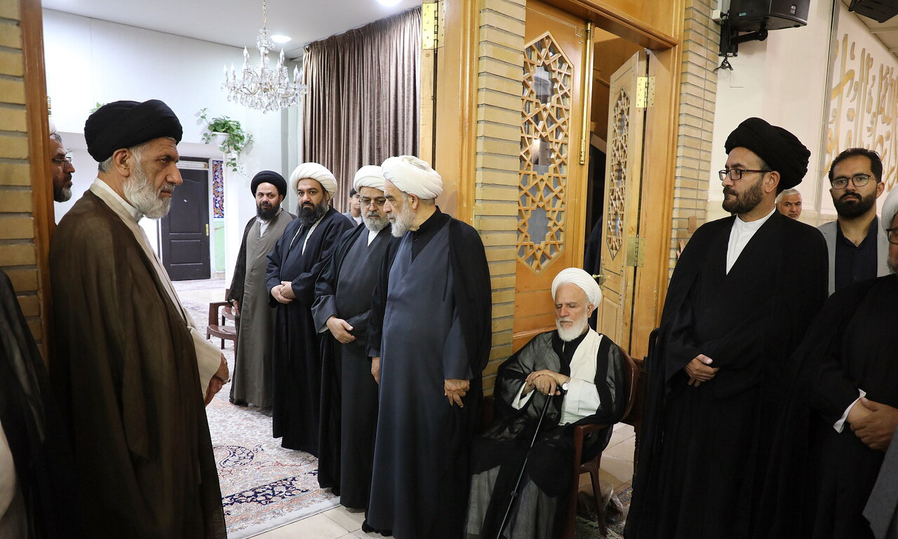 با حضور علما و فضلا؛ مراسم بزرگداشت آیت الله العظمی فیاض از سوی رهبر انقلاب اسلامی در حرم مطهر بانوی کرامت برگزار شد - گالری تصاویر خبر
