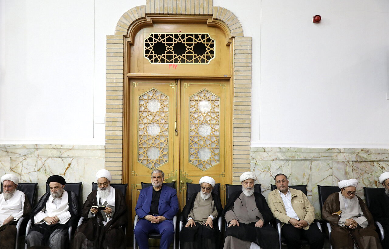 با حضور علما و فضلا؛ مراسم بزرگداشت آیت الله العظمی فیاض از سوی رهبر انقلاب اسلامی در حرم مطهر بانوی کرامت برگزار شد - گالری تصاویر خبر