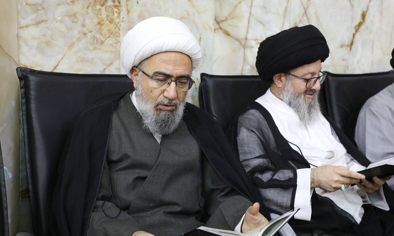 با حضور علما و فضلا؛ مراسم بزرگداشت آیت الله العظمی فیاض از سوی رهبر انقلاب اسلامی در حرم مطهر بانوی کرامت برگزار شد - گالری تصاویر خبر