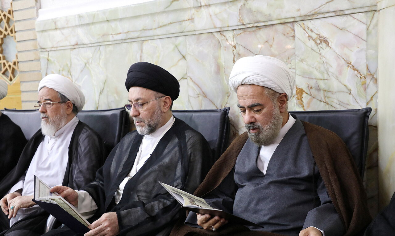 با حضور علما و فضلا؛ مراسم بزرگداشت آیت الله العظمی فیاض از سوی رهبر انقلاب اسلامی در حرم مطهر بانوی کرامت برگزار شد - گالری تصاویر خبر