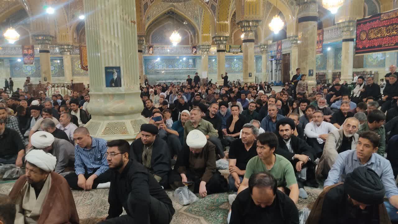 بزرگداشت رهبر شهید انقلاب اسلامی در قم؛ تأکید مهاجران افغانستانی بر وحدت و مقابله با استکبار - گالری تصاویر خبر