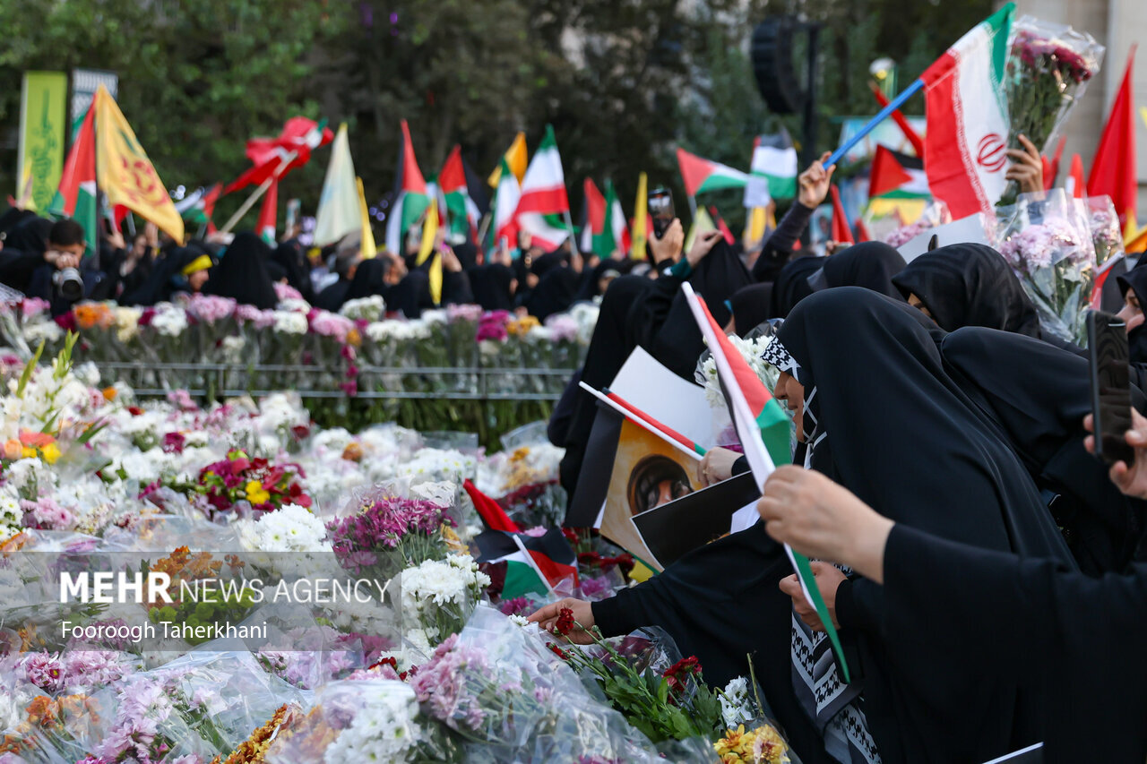 گلباران تصویر سید مقاومت در میدان فلسطین تهران 
