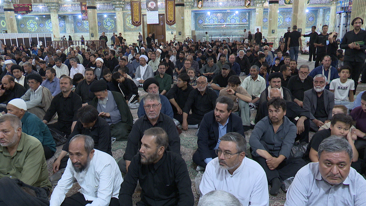 بزرگداشت رهبر شهید انقلاب اسلامی در قم؛ تأکید مهاجران افغانستانی بر وحدت و مقابله با استکبار - گالری تصاویر خبر
