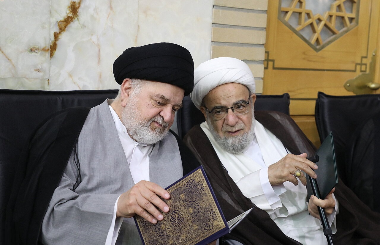 با حضور علما و فضلا؛ مراسم بزرگداشت آیت الله العظمی فیاض از سوی رهبر انقلاب اسلامی در حرم مطهر بانوی کرامت برگزار شد - گالری تصاویر خبر