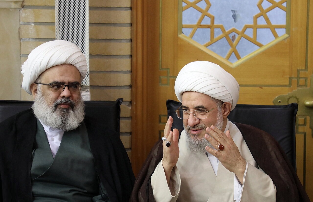 با حضور علما و فضلا؛ مراسم بزرگداشت آیت الله العظمی فیاض از سوی رهبر انقلاب اسلامی در حرم مطهر بانوی کرامت برگزار شد - گالری تصاویر خبر