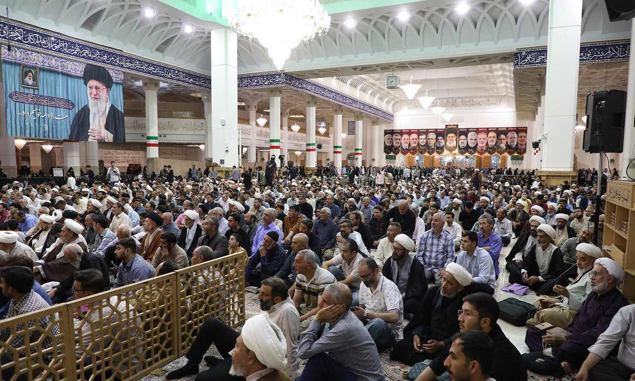 با حضور علما و فضلا؛ مراسم بزرگداشت آیت الله العظمی فیاض از سوی رهبر انقلاب اسلامی در حرم مطهر بانوی کرامت برگزار شد - گالری تصاویر خبر
