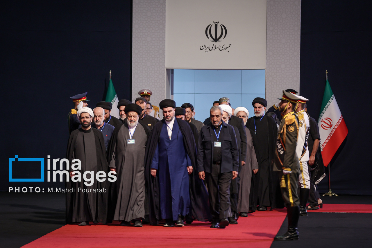 تصاویر آغاز مراسم ادای احترام به رهبر شهید انقلاب در تهران - گالری تصاویر خبر
