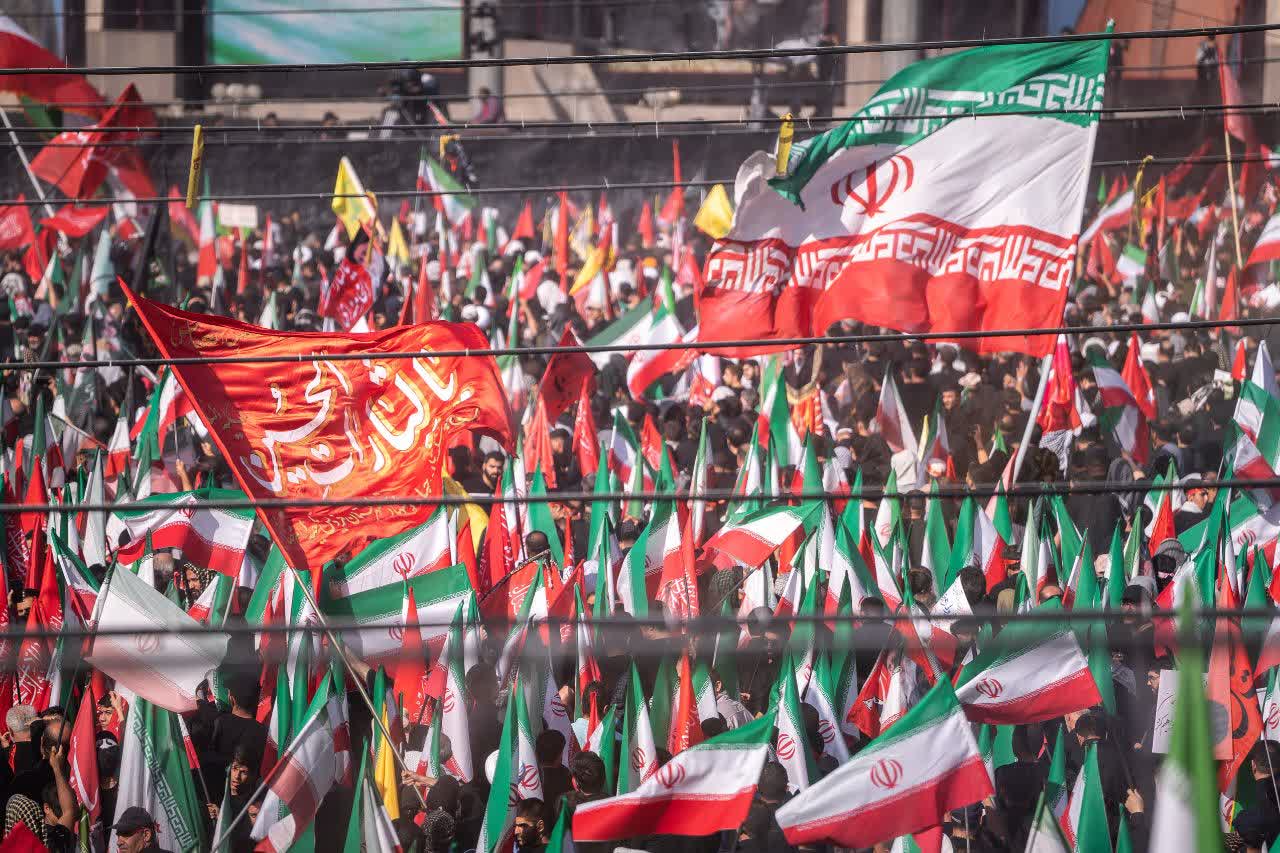 مراسم اقامه نماز بر پیکر مطهر امام مجاهد شهید حضرت آیت الله العظمی سیدعلی خامنه ای و شهدای خانواده ایشان - گالری تصاویر خبر