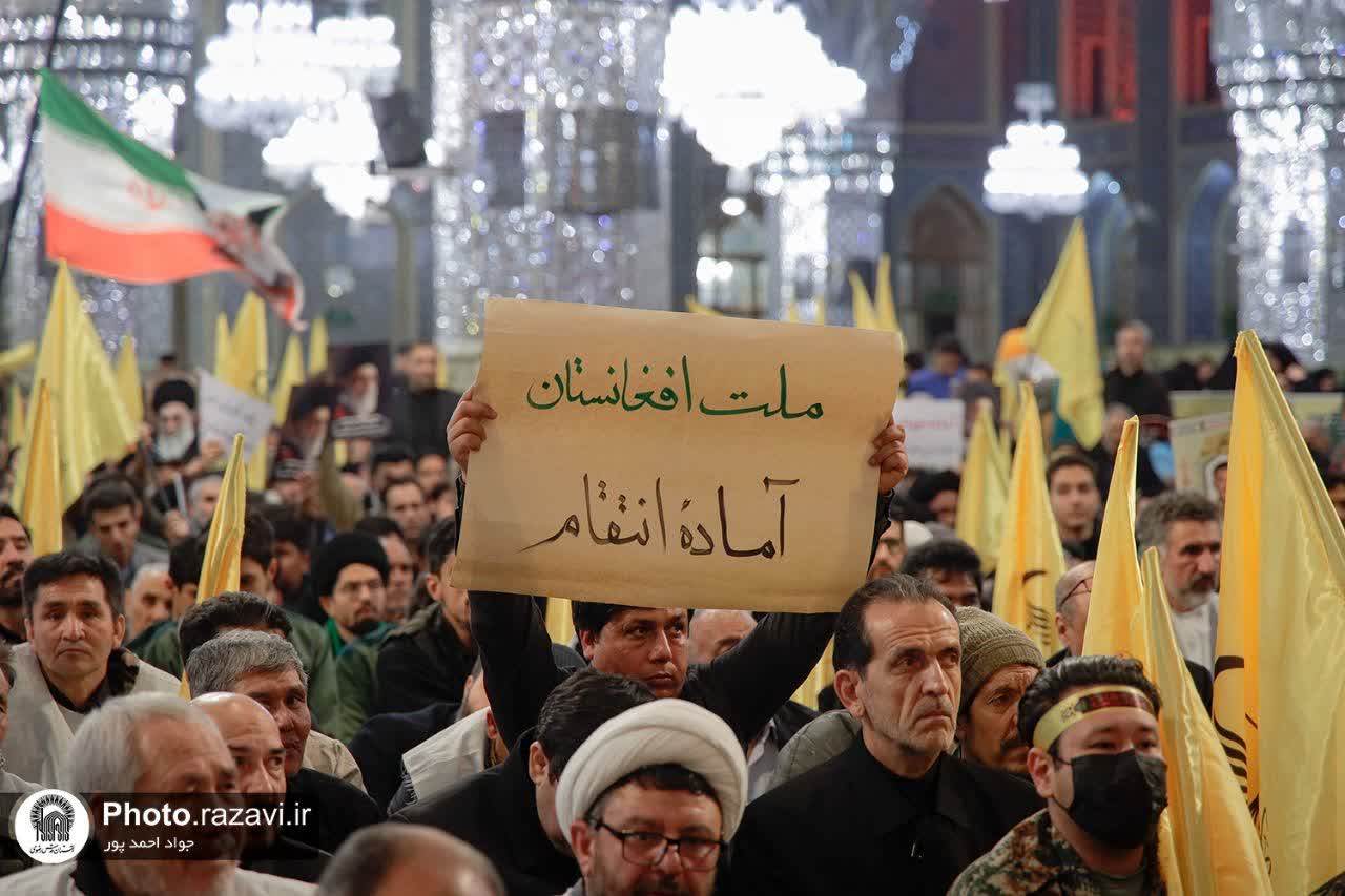 تجمع مهاجران افغانستانی درحرم مطهر رضوی و ابراز همدردی با مردم ایران - گالری تصاویر خبر