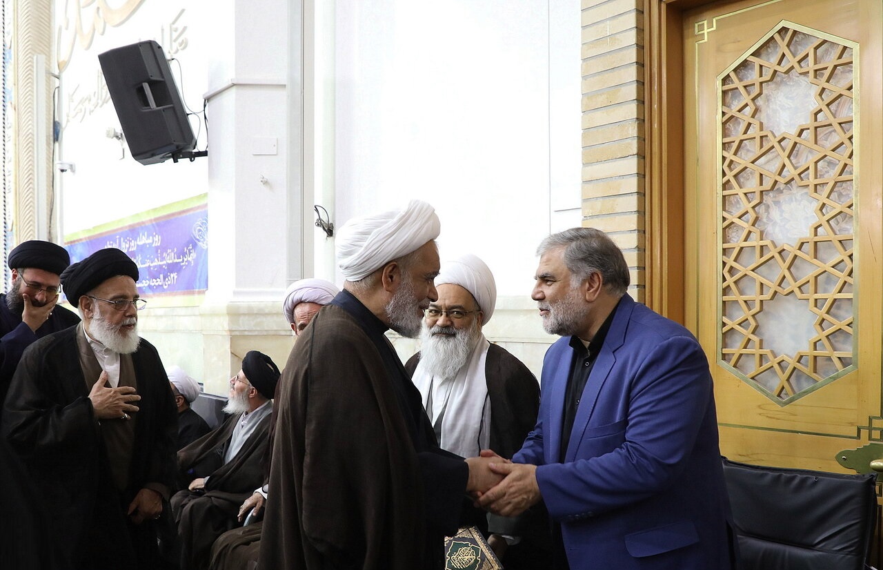 با حضور علما و فضلا؛ مراسم بزرگداشت آیت الله العظمی فیاض از سوی رهبر انقلاب اسلامی در حرم مطهر بانوی کرامت برگزار شد - گالری تصاویر خبر