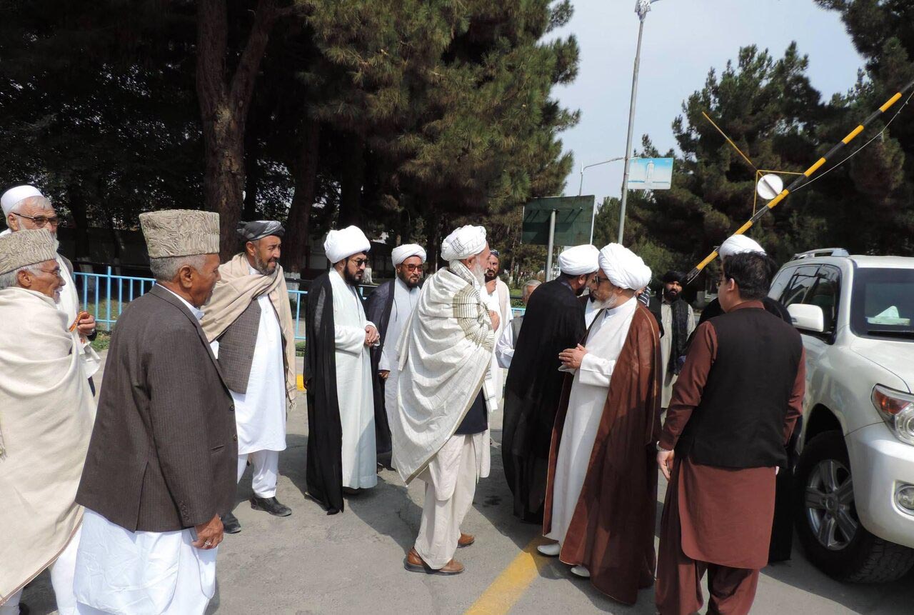 آیت الله واعظ زاده بهسودی: مشکلات شیعیان را از راه گفت وگو با مقام ها پی گیری می کنم  - گالری تصاویر خبر
