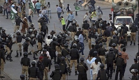 تظاهرات ضد آمریکایی در پاکستان به خشونت کشیده شد