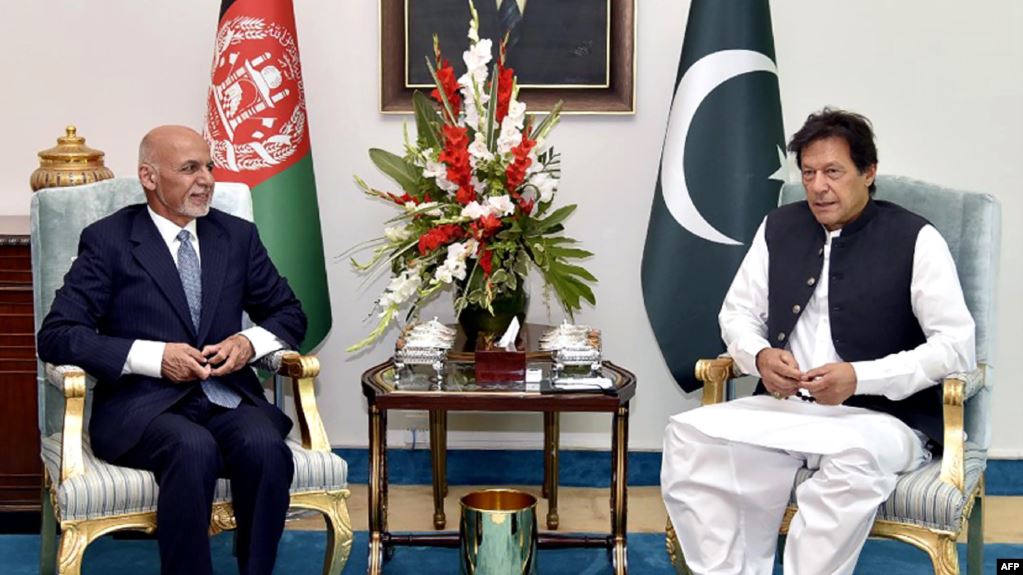 غنی و عمران خان روی امنیت و صلح صحبت کردند
