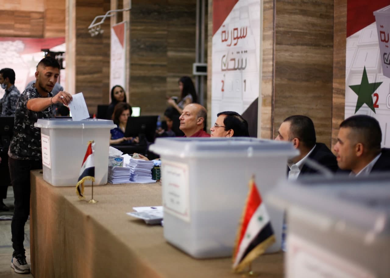  سیل گسترده جمعیت در پای صندوق های رای در سوریه 