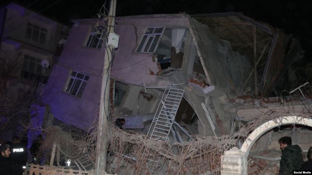 کشته شده های زلزله ترکیه به 18 تن رسید 