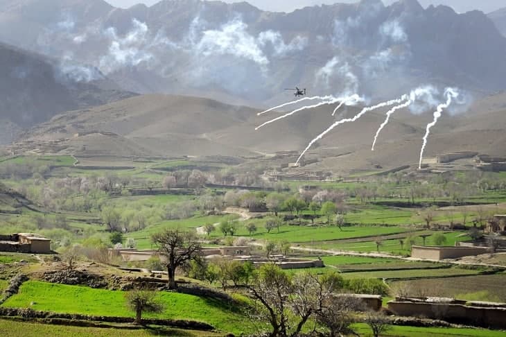 جنایت زمین سوخته؛ طالبان در پاتوی دایکندی خانه ها و خرمن های مردم آتش  زدند