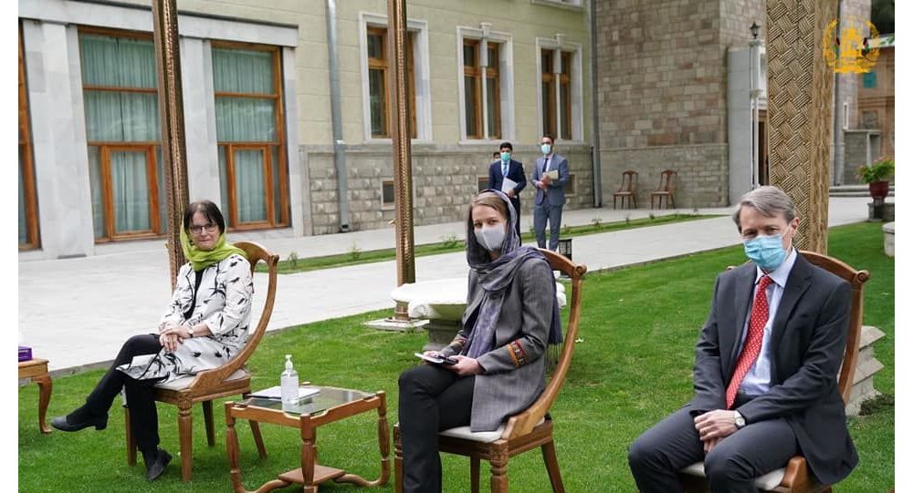دیدار اشرف غنی با نمایندۀ ویژه ای ملل متحد برای افغانستان